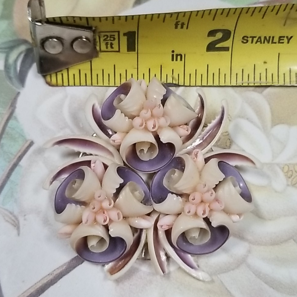 Vintage Mid Century Silvertone Shell Brooch Pin - Picture 9 of 11